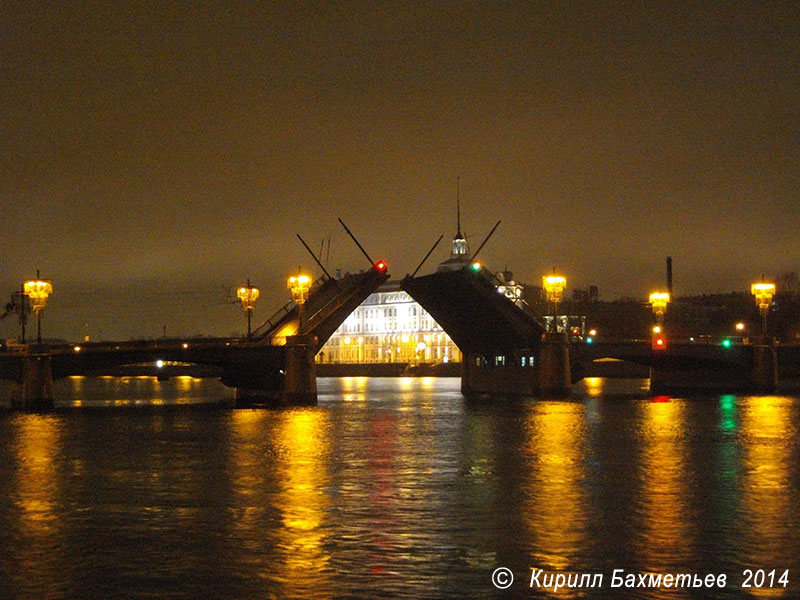 Сампсониевский мост во время разводки