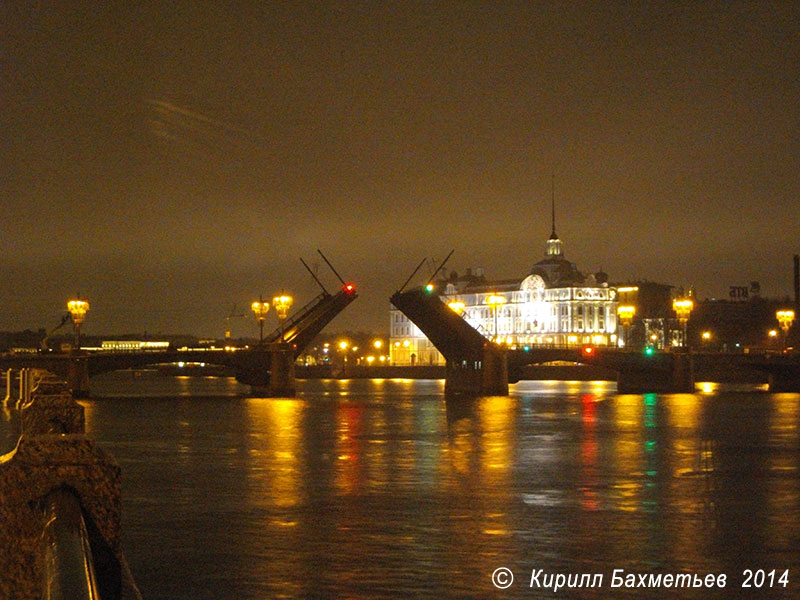 Сампсониевский мост во время разводки