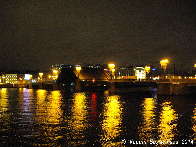 Сампсониевский мост во время разводки