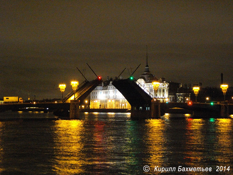 Сампсониевский мост во время разводки