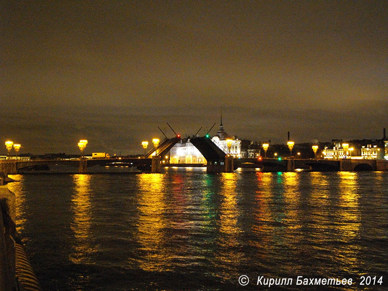 Сампсониевский мост во время разводки