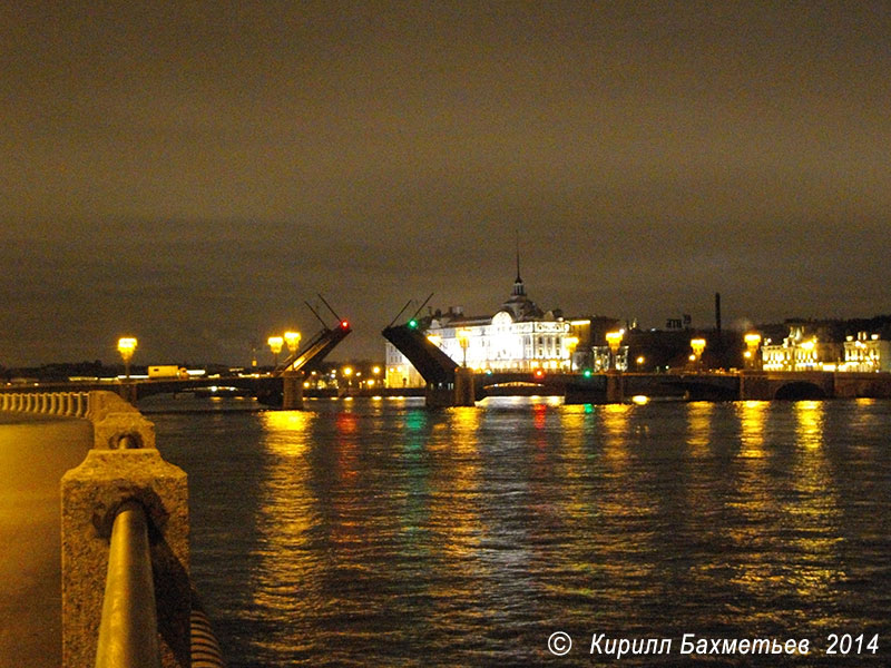 Сампсониевский мост во время разводки