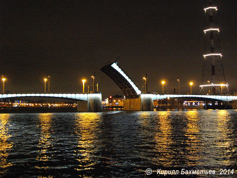 Кантемировский мост во время разводки