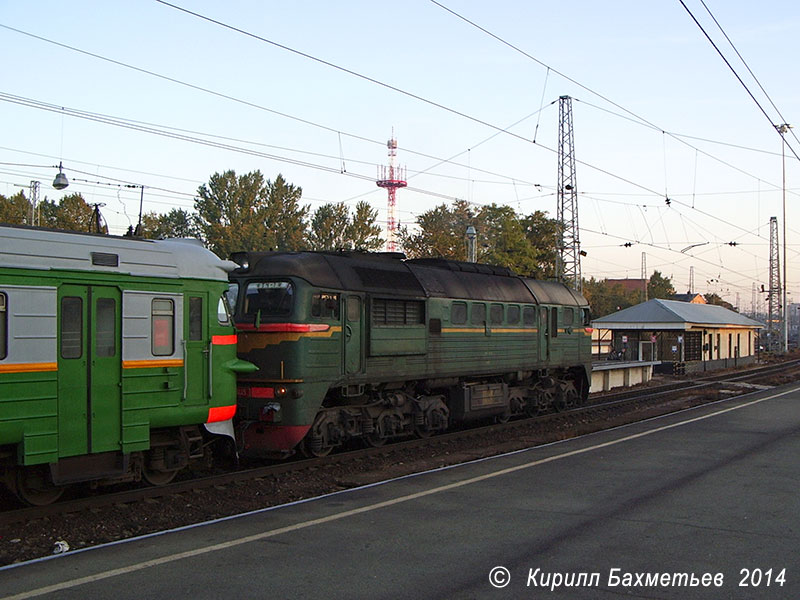 Тепловоз М62-1445 с электропоездом ЭР2к-980