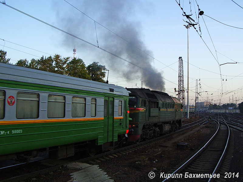 Тепловоз М62-1445 с электропоездом ЭР2к-980