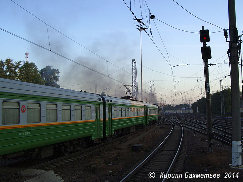 Тепловоз М62-1445 с электропоездом ЭР2к-980