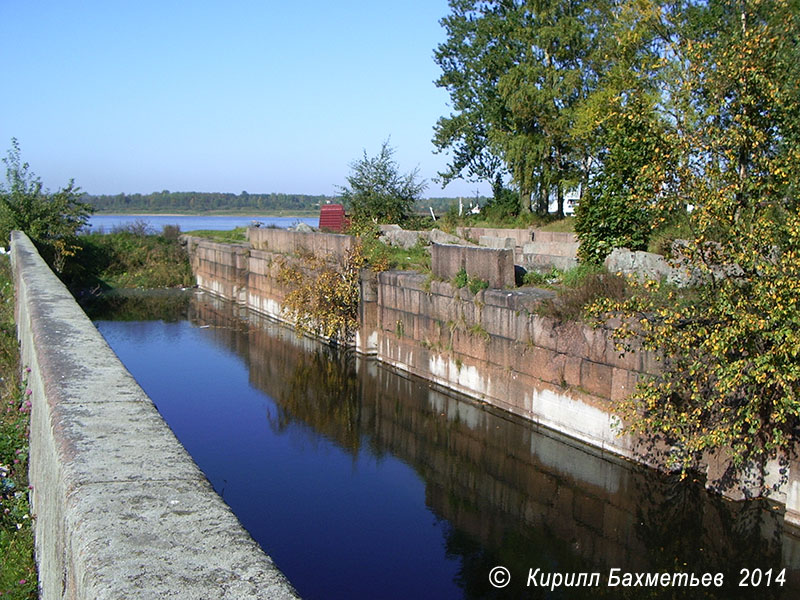 Шлюз на Петровском устье Староладожского канала