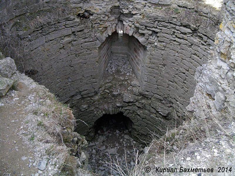 Наугольная башня Копорской крепости