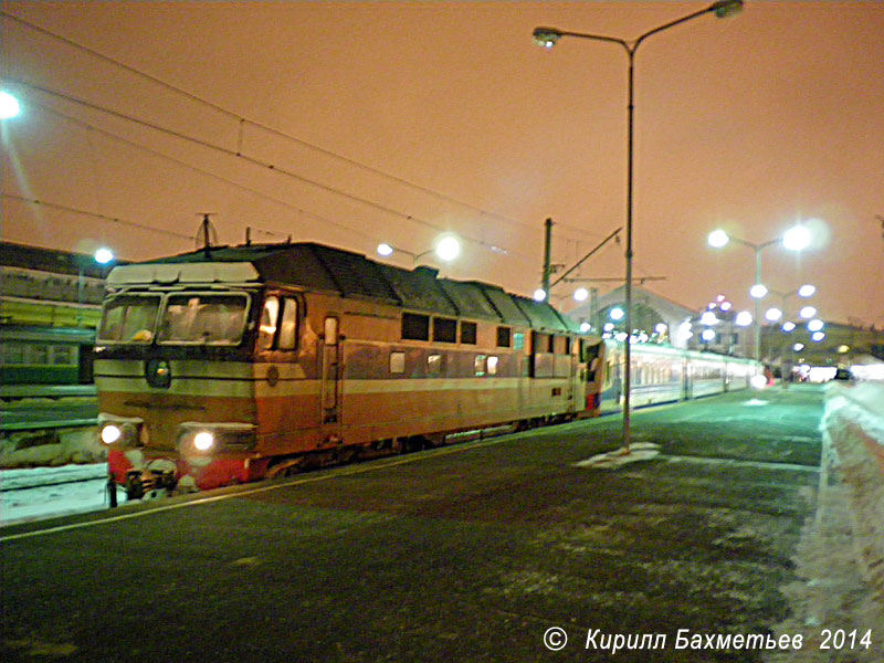 Дизель-электропоезд ДТ1-003 с тепловозом ТЭП70-0241