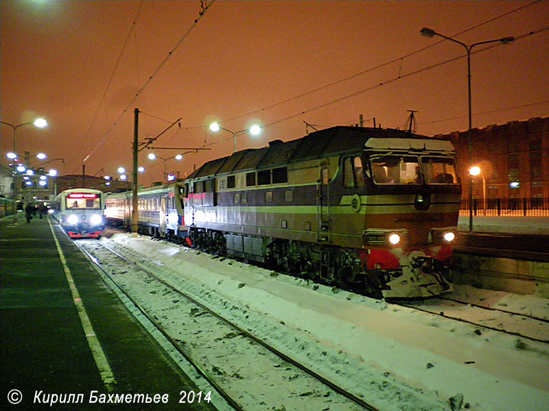 Дизель-электропоезда ДТ1-002 и ДТ1-003 с тепловозом ТЭП70-0241