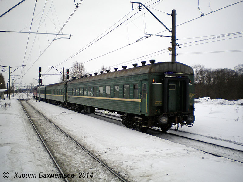 Тепловоз ТЭП70-0118 с пригородным поездом Санкт-Петербург – Кингисепп