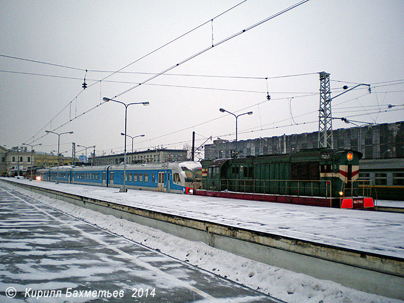 Дизель-электропоезд ДТ1-003 с тепловозами ТЭП70-0241 и ЧМЭ3-5690