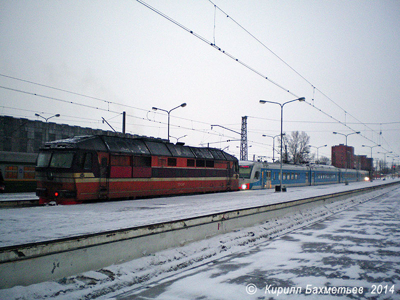 Дизель-электропоезд ДТ1-003 с тепловозами ТЭП70-0241 и ЧМЭ3-5690