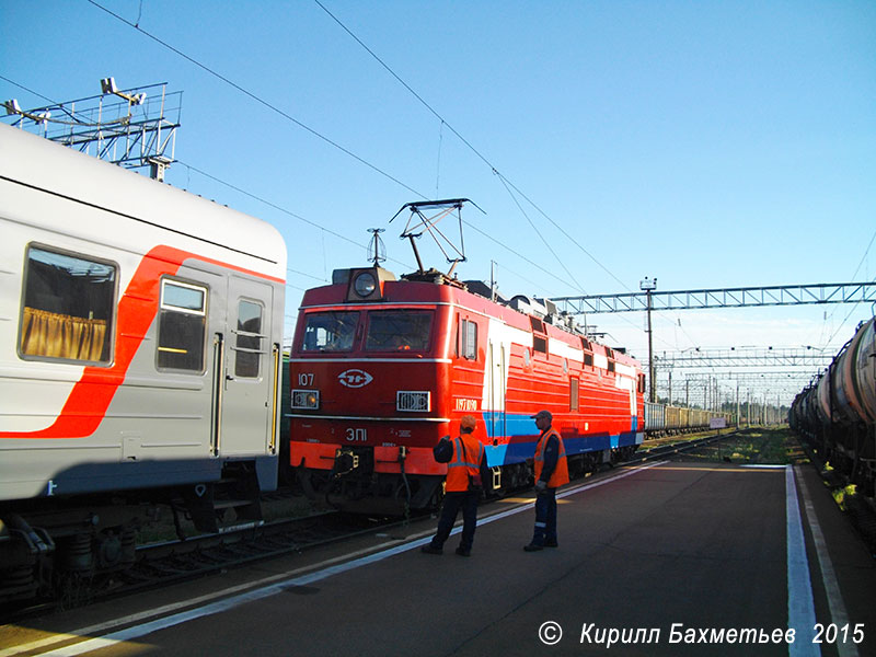 Прицепка электровоза ЭП1-107 к поезду Москва – Мурманск