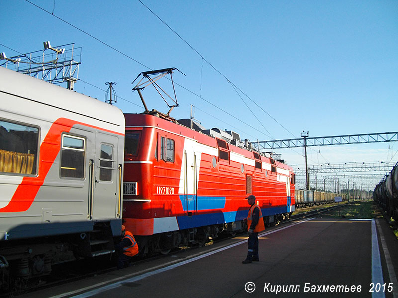 Прицепка электровоза ЭП1-107 к поезду Москва – Мурманск