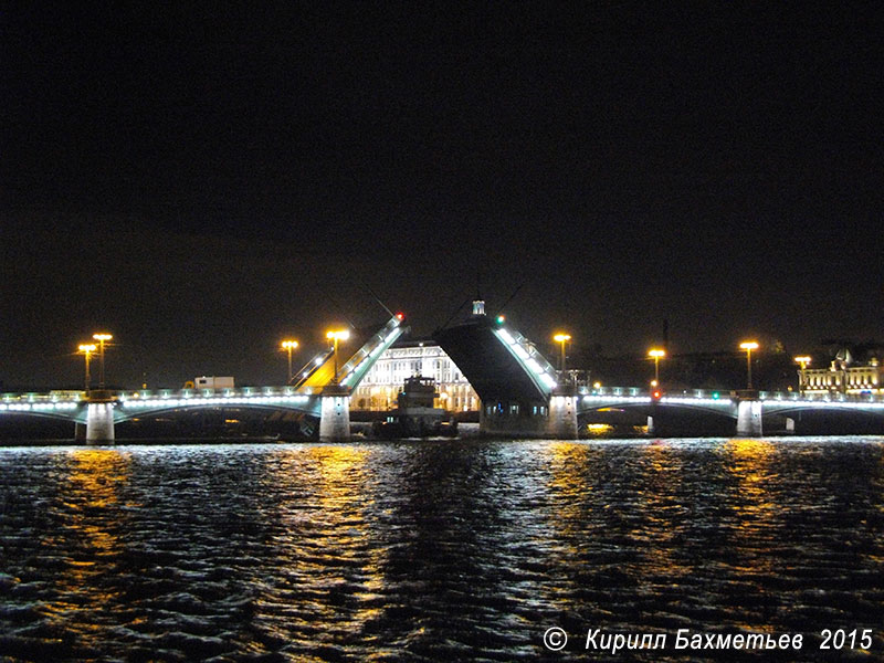Проход буксира под Сампсониевским мостом