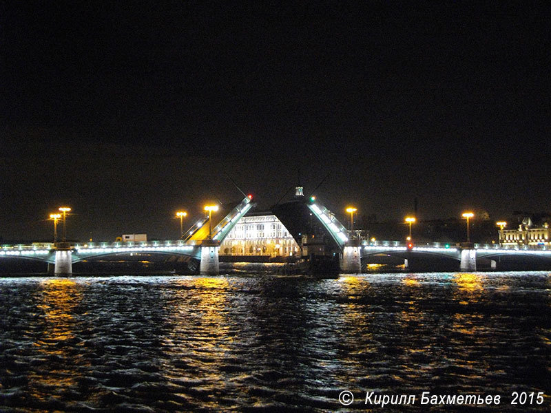Проход буксира под Сампсониевским мостом