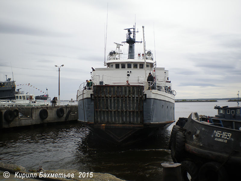 Паром "Шуя" с буксирами "МБ-169" и "БУК-407"