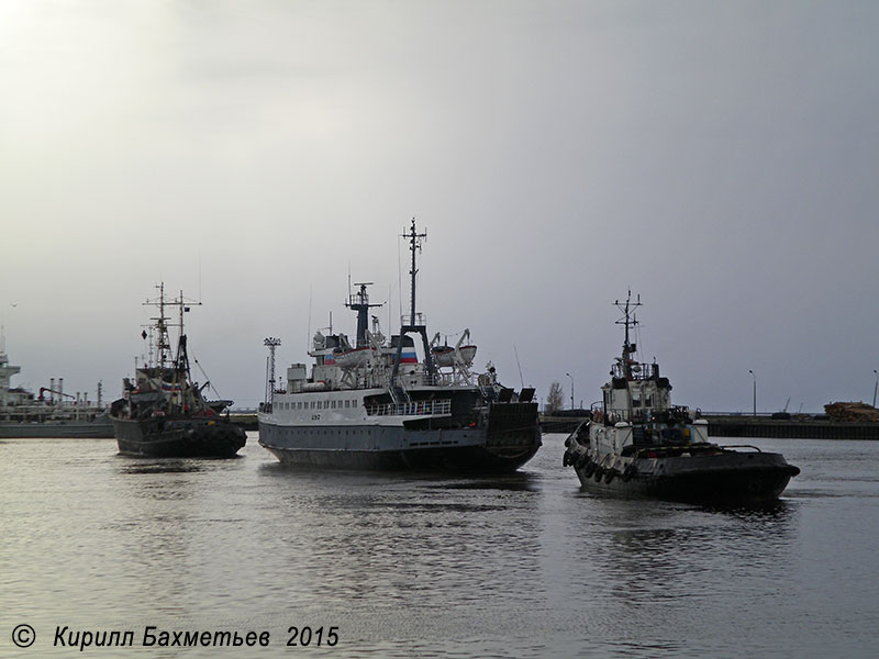 Паром "Шуя" с буксирами "МБ-169" и "РБ-98"