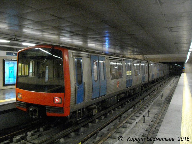 Поезд метро