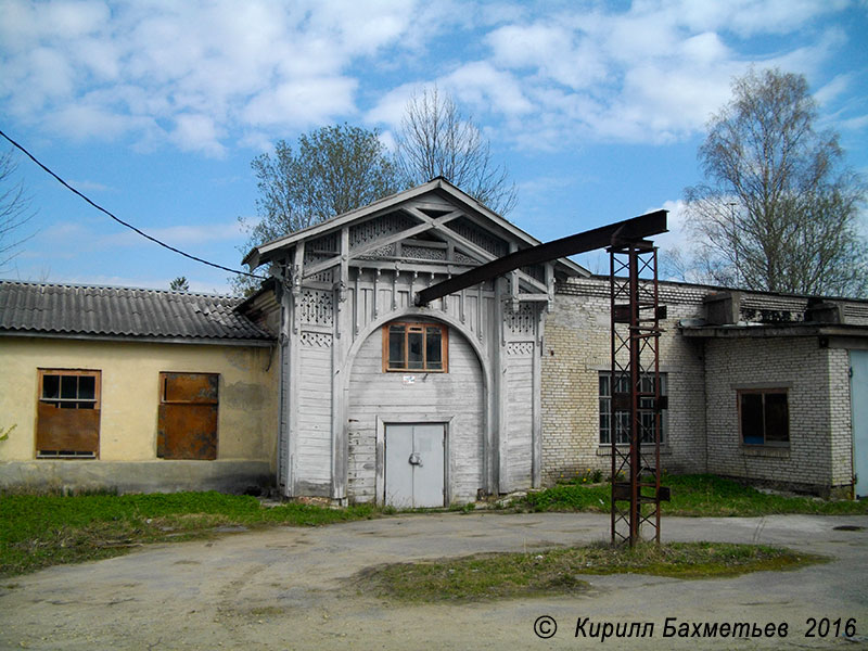 Бывшая оранжерея усадьбы Выра