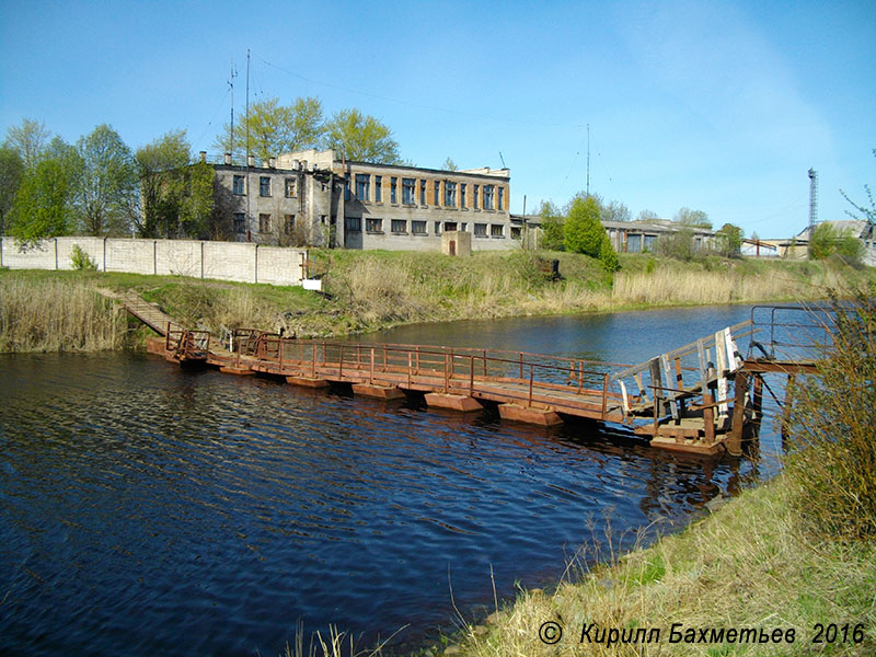 Наплавной пешеходный мост через Екатерининское устье Староладожского канала