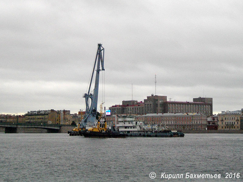 Плавучий кран "ПК-13035" с буксирами "РБ-348", "РБ-366" и "РБ-27"