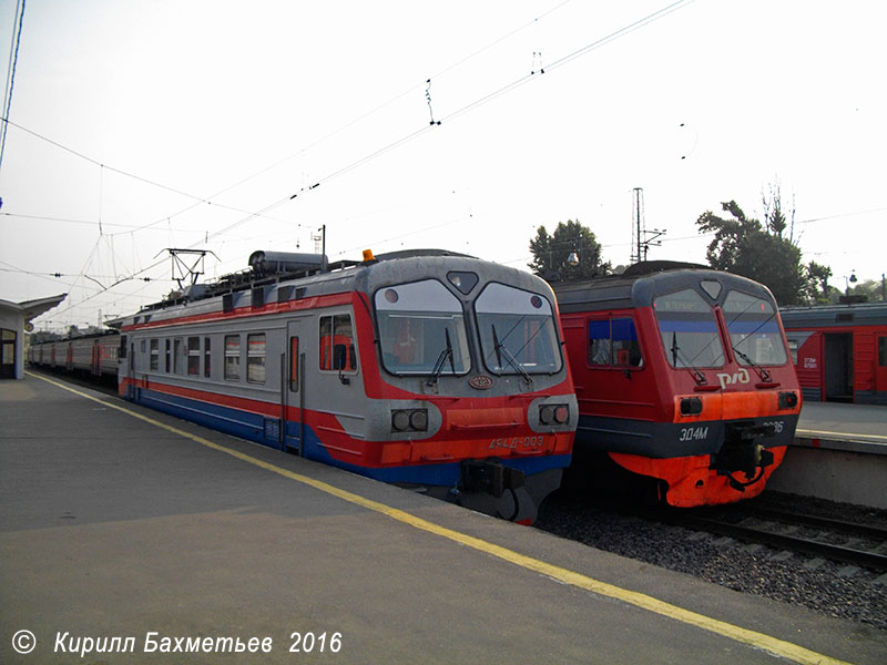 Электромотриса АЯ4Д-003 и электропоезд ЭД4М-0086