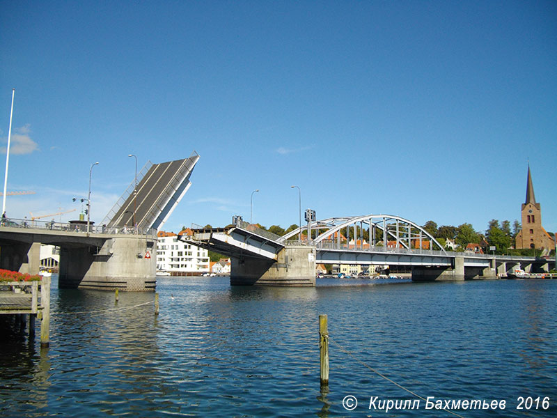 Мост Короля Кристиана X во время разводки