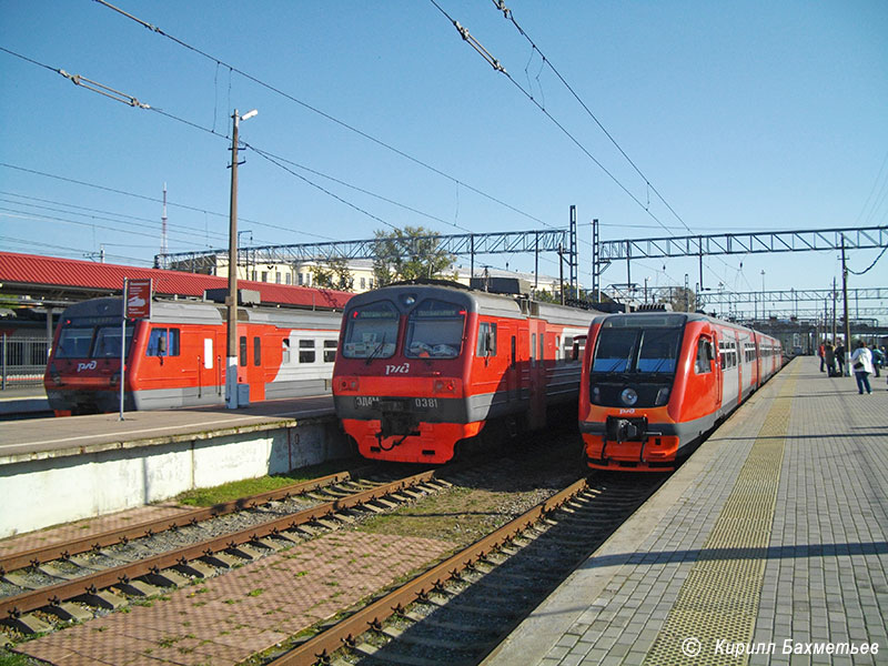 Электропоезда ЭД4М-0418, ЭД4М-0381 и дизель-поезд РА2-056 "Рельсовый автобус"