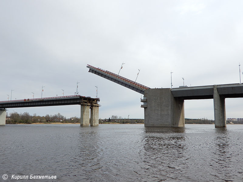 Ладожский мост во время разводки