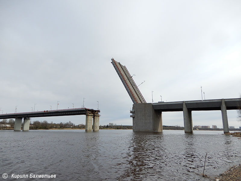 Ладожский мост во время разводки