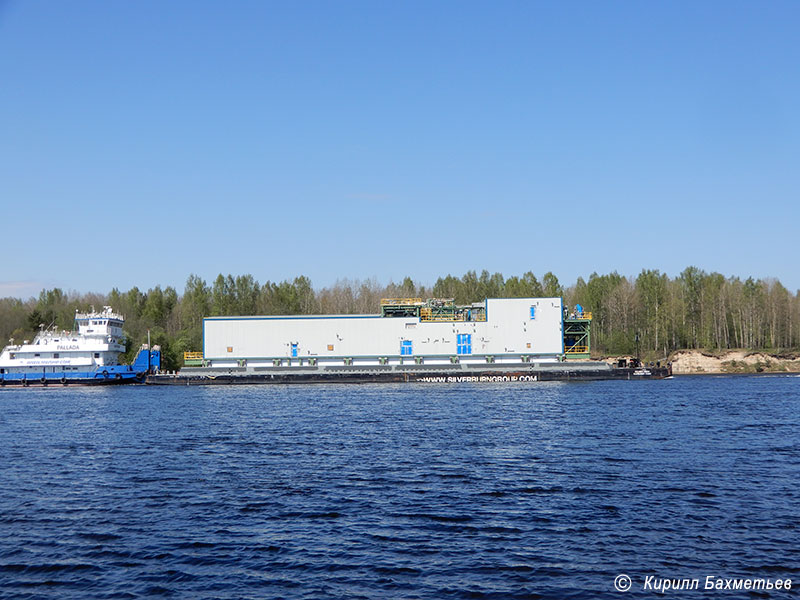 Баржа "Сильвер-3004" с буксиром "Паллада"