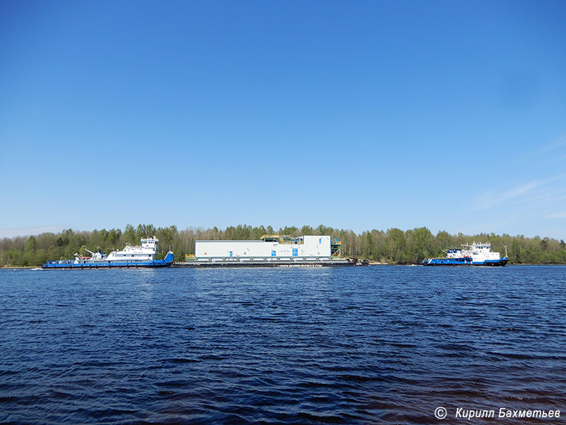 Баржа "Сильвер-3004" с буксирами "МБ-1216" и "Паллада"