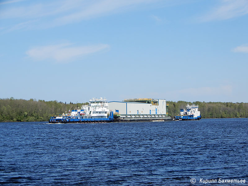 Баржа "Сильвер-3004" с буксирами "МБ-1216" и "Паллада"