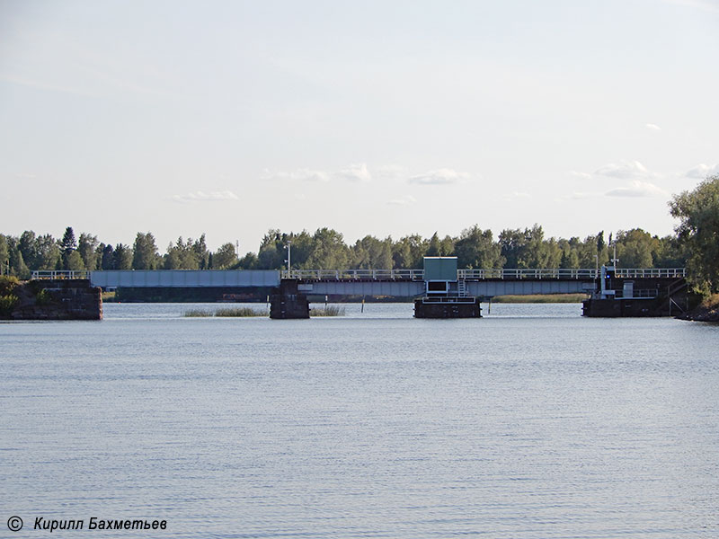 Разводной железнодорожный мост