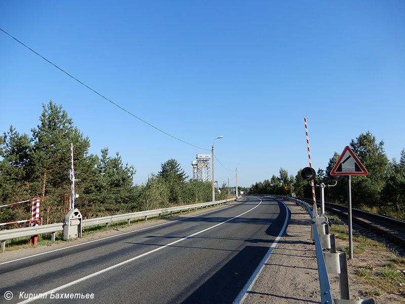 Шлагбаумы при въезде на Лодейнопольский мост