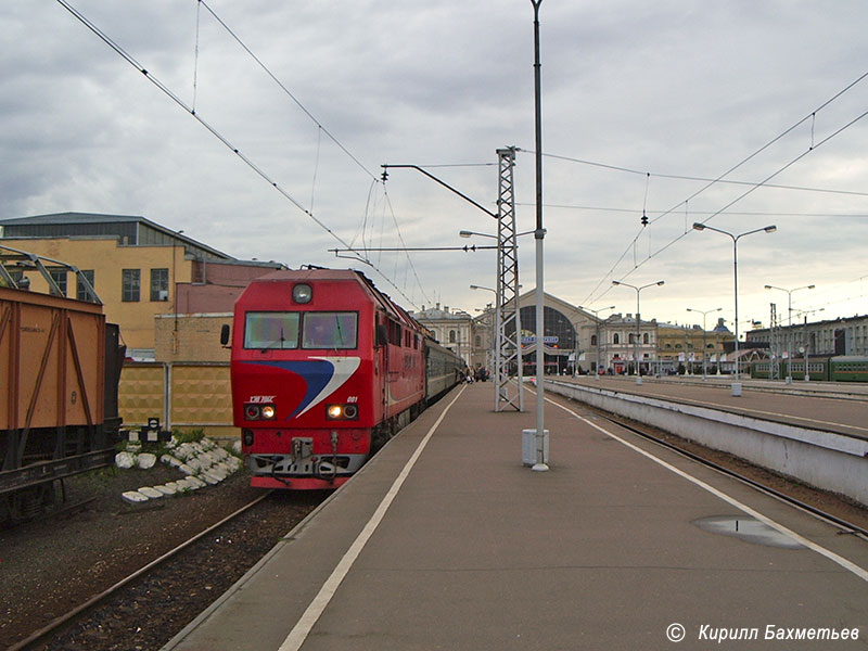 Тепловоз ТЭП70БС-001 с пригородным поездом Санкт-Петербург - Ивангород