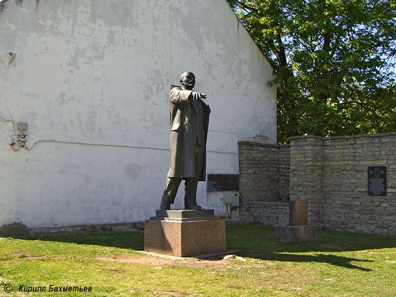 Памятник Ленину