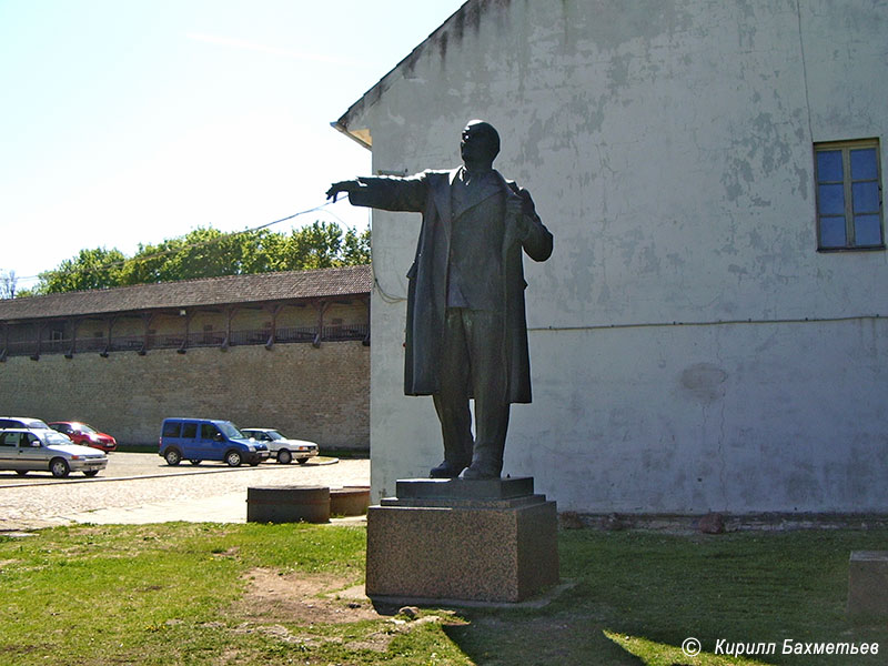 Памятник Ленину