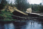 Развалины моста через реку Морье